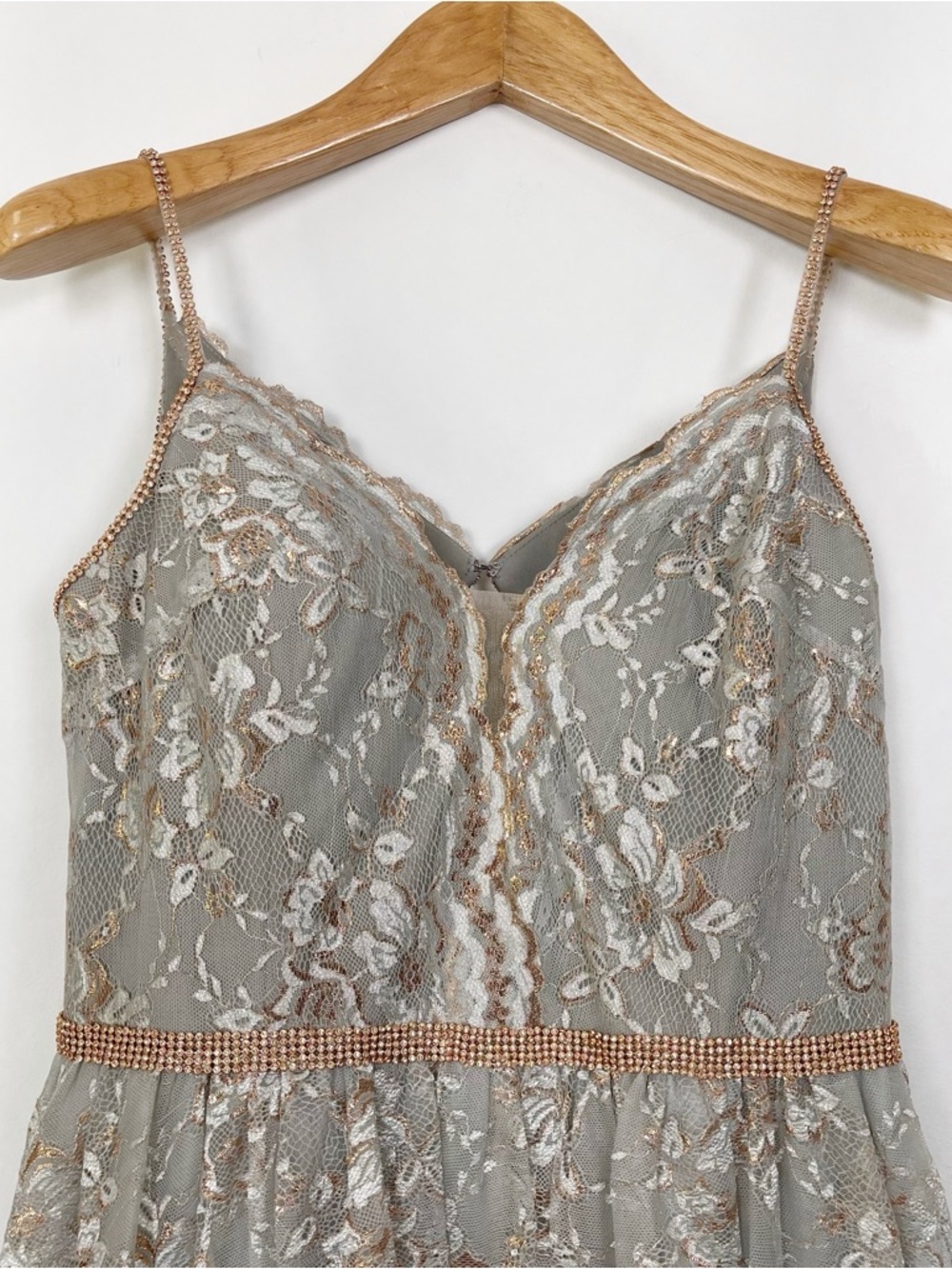 Elegant Silver & Gold Long Floral Lace Evening Gown by Colors Dress Size 14‎ - Picture 4 of 16